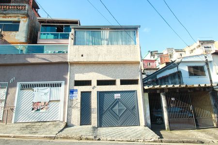 Casa à venda com 108m², 1 quarto e 1 vaga Casa à venda com 108m², 1 quarto e 1 vagaFachada