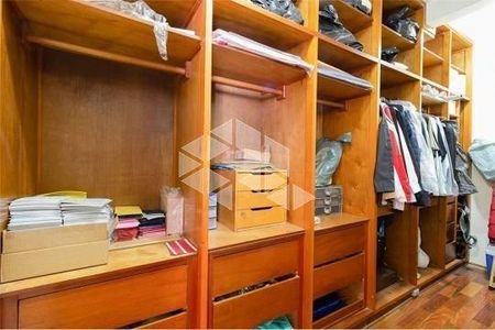 Casa à venda com 3 quartos, 203m² em Vila Antonina, São Paulo