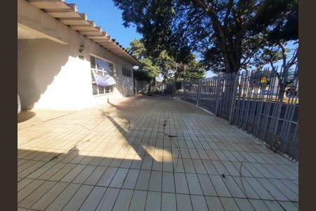 Casa à venda com 195m², 3 quartos e 5 vagas Casa à venda com 195m², 3 quartos e 5 vagasFoto 03
