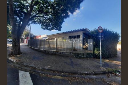 Casa à venda com 195m², 3 quartos e 5 vagas Casa à venda com 195m², 3 quartos e 5 vagasFoto 02