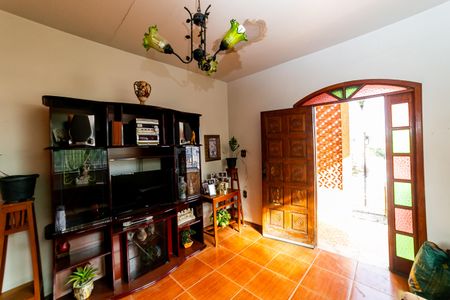 Sala de casa à venda com 5 quartos, 189m² em Santa Efigênia, Belo Horizonte
