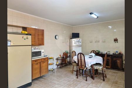 Casa de condomínio à venda com 214m², 3 quartos e 3 vagas