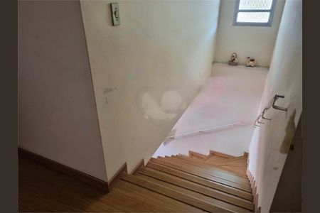 Casa de condomínio à venda com 214m², 3 quartos e 3 vagas