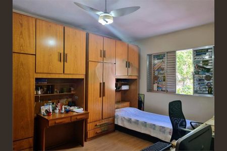 Casa de condomínio à venda com 214m², 3 quartos e 3 vagas