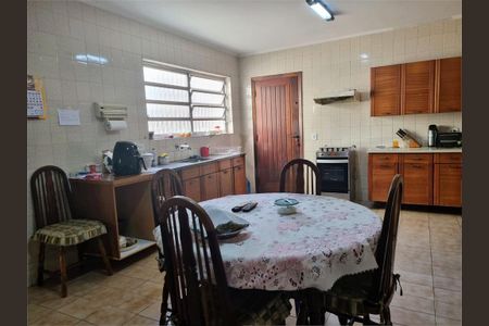 Casa de Condomínio à venda com 3 quartos, 214m² em Vila Sao Paulo, São Paulo