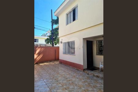 Casa de condomínio à venda com 214m², 3 quartos e 3 vagas