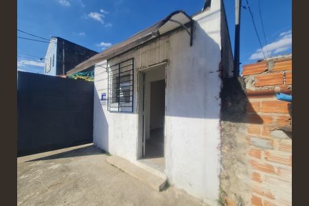 Casa para alugar com 40m², 1 quarto e sem vaga Casa para alugar com 40m², 1 quarto e sem vagaFachada do imóvel com placa QuintoAndar