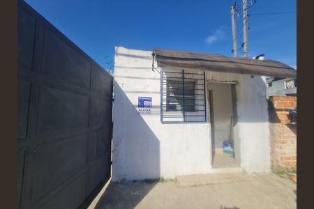 Fachada do imóvel com placa QuintoAndar  de casa para alugar com 1 quarto, 40m² em Jardim Ponte Alta I, Guarulhos