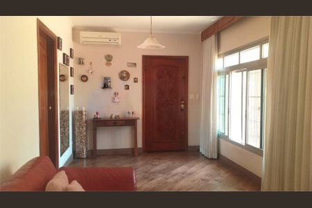 Casa à venda com 234m², 3 quartos e 4 vagas