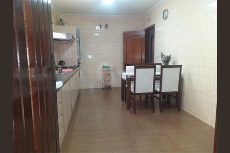 Casa à venda com 234m², 3 quartos e 4 vagas