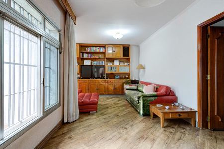 Casa à venda com 234m², 3 quartos e 4 vagas