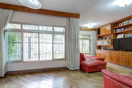 Casa à venda com 234m², 3 quartos e 4 vagas
