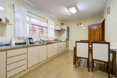 Casa à venda com 234m², 3 quartos e 4 vagas