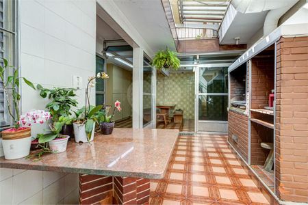 Casa à venda com 234m², 3 quartos e 4 vagas