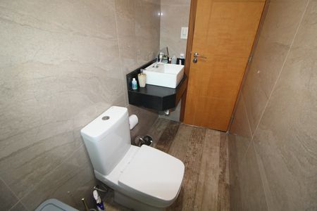 Casa à venda com 145m², 2 quartos e 1 vagaBanheiro