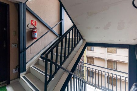 Apartamento à venda com 70m², 2 quartos e 1 vaga Apartamento à venda com 70m², 2 quartos e 1 vagaEscada
