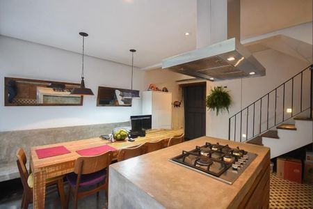 Casa de condomínio para alugar com 180m², 4 quartos e 2 vagas