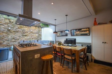 Casa de condomínio para alugar com 180m², 4 quartos e 2 vagas