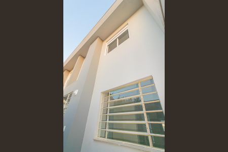 Casa para alugar com 120m², 2 quartos e 2 vagas Casa para alugar com 120m², 2 quartos e 2 vagasFachada/Fundos