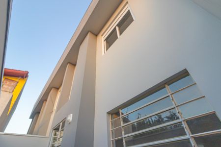 Casa para alugar com 120m², 2 quartos e 2 vagas Casa para alugar com 120m², 2 quartos e 2 vagasFachada/Fundos