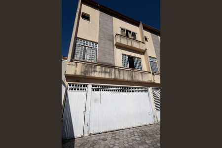 Casa de condomínio à venda com 132m², 3 quartos e 2 vagas Casa de condomínio à venda com 132m², 3 quartos e 2 vagasFachada