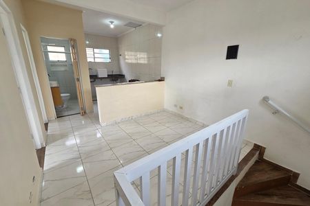 Sala de casa de condomínio para alugar com 2 quartos, 65m² em Maracanã, Praia Grande