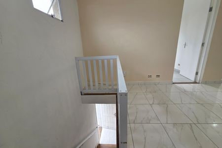 Sala de casa de condomínio para alugar com 2 quartos, 65m² em Maracanã, Praia Grande