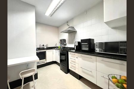 Apartamento à venda com 3 quartos, 150m² em Santo Antônio, Belo Horizonte