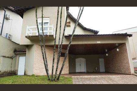 Casa de condomínio à venda com 395m², 2 quartos e 4 vagas Casa de condomínio à venda com 395m², 2 quartos e 4 vagasFachada