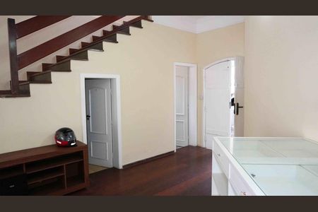 Casa de condomínio à venda com 395m², 2 quartos e 4 vagas Casa de condomínio à venda com 395m², 2 quartos e 4 vagasSala