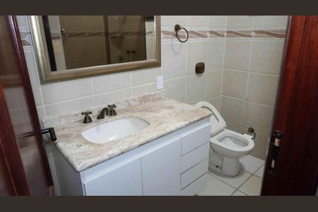 Casa de condomínio à venda com 395m², 2 quartos e 4 vagas Casa de condomínio à venda com 395m², 2 quartos e 4 vagasBanheiro da Suíte 2