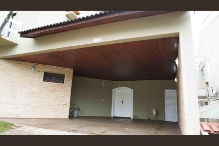Casa de condomínio à venda com 395m², 2 quartos e 4 vagas Casa de condomínio à venda com 395m², 2 quartos e 4 vagasFachada