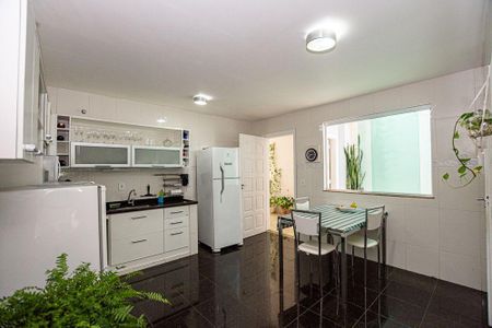 Casa à venda com 412m², 4 quartos e 2 vagas