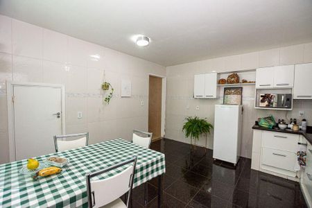 Casa à venda com 4 quartos, 412m² em Charitas, Niterói
