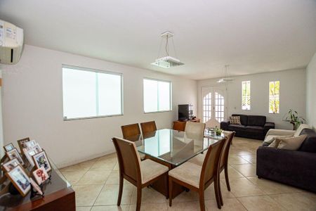 Casa à venda com 412m², 4 quartos e 2 vagas