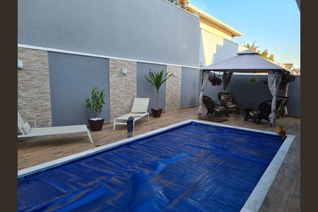 Casa à venda com 249m², 3 quartos e 4 vagas