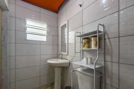 Casa para alugar com 100m², 2 quartos e 1 vaga Casa para alugar com 100m², 2 quartos e 1 vagaBanheiro da Suíte 1