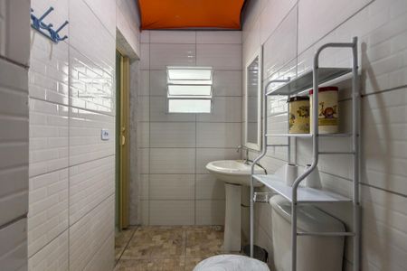 Casa para alugar com 100m², 2 quartos e 1 vaga Casa para alugar com 100m², 2 quartos e 1 vagaBanheiro da Suíte 1