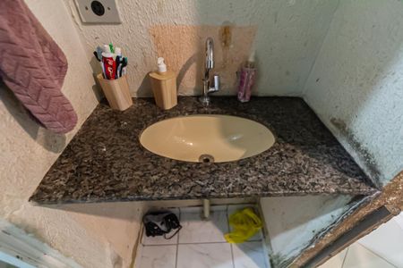 Casa à venda com 67m², 2 quartos e 1 vaga Casa à venda com 67m², 2 quartos e 1 vagaBanheiro
