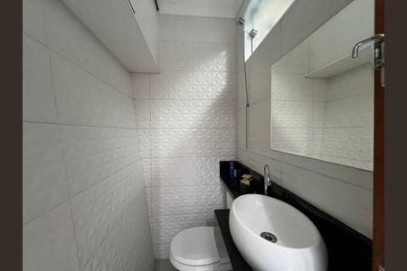 Casa à venda com 70m², 2 quartos e 2 vagas