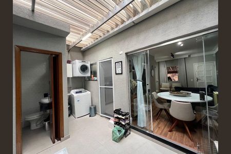 Casa à venda com 70m², 2 quartos e 2 vagas