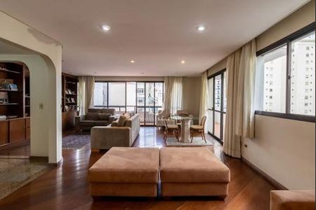 Apartamento à venda com 246m², 4 quartos e 4 vagas