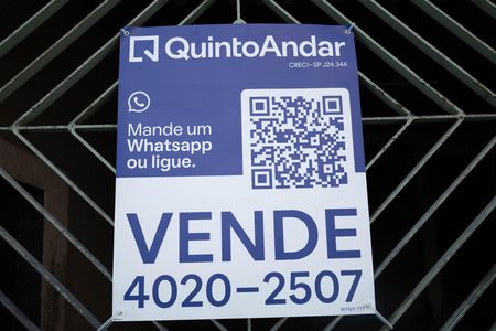 Casa à venda com 350m², 2 quartos e 2 vagasPlaca grande instalada no portão do imóvel no dia 13.06.2026 - Código da placa: WYNY-777
