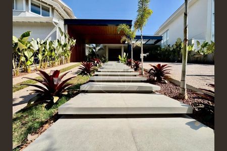 Casa de condomínio à venda com 360m², 4 quartos e 8 vagas