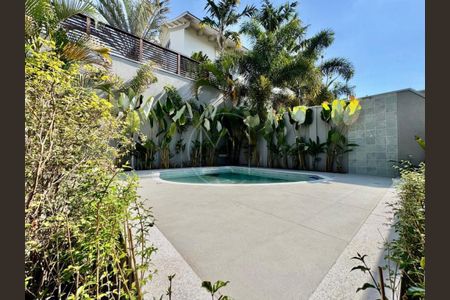 Casa de condomínio à venda com 360m², 4 quartos e 8 vagas