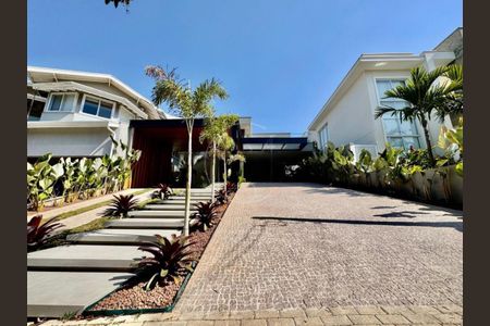 Casa de condomínio à venda com 360m², 4 quartos e 8 vagas