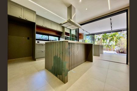Casa de condomínio à venda com 360m², 4 quartos e 8 vagas