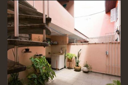 Casa à venda com 2 quartos, 110m² em Vila Carrão, São Paulo