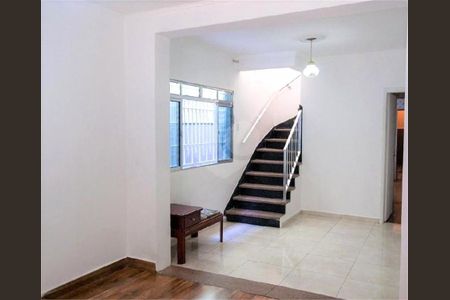 Casa à venda com 4 quartos, 107m² em São Lucas, São Paulo
