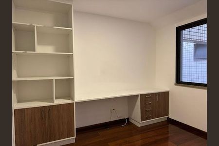 Apartamento à venda com 180m², 3 quartos e 4 vagas